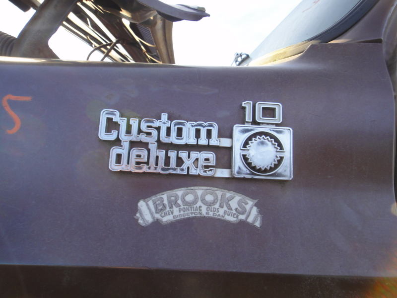 I love older dealer badges/stickers. They tell a little about the car’s stories.